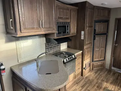 2017 Keystone Cougar 330RBK photo 7