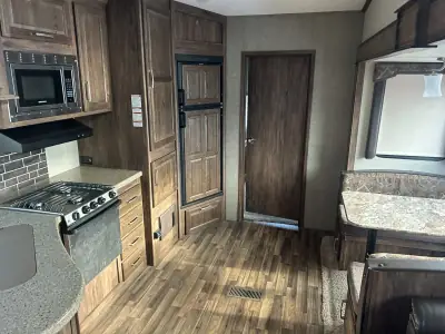 2017 Keystone Cougar 330RBK photo 11