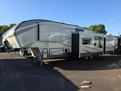 2017 Keystone Cougar 330RBK photo 2