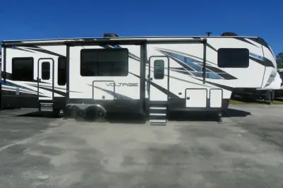 2018 Dutchmen Voltage V3605 photo 6