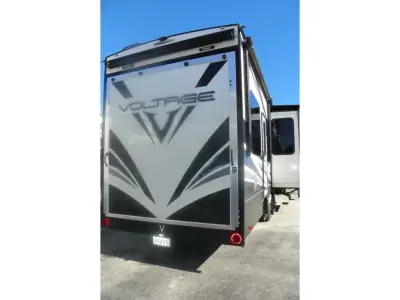 2018 Dutchmen Voltage V3605 photo 9