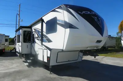 2018 Dutchmen Voltage V3605