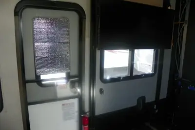 2018 Dutchmen Voltage V3605 photo 18