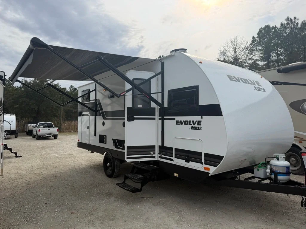 2026 Lance EVOLVE 1965 exterior