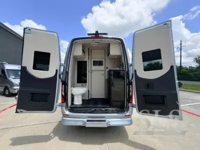 2026 Midwest Automotive Designs Luxe Cruiser D6 AWD photo 5