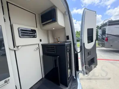 2026 Midwest Automotive Designs Luxe Cruiser D6 AWD photo 7