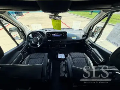 2026 Midwest Automotive Designs Luxe Cruiser D6 AWD photo 20
