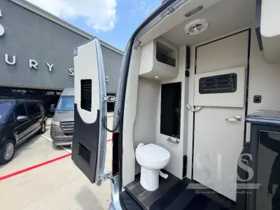 2026 Midwest Automotive Designs Luxe Cruiser D6 AWD photo 6