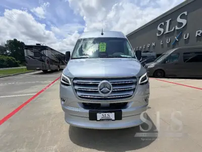 2026 Midwest Automotive Designs Luxe Cruiser D6 AWD photo 11