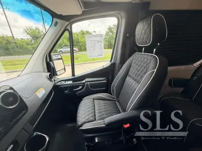 2026 Midwest Automotive Designs Luxe Cruiser D6 AWD photo 17