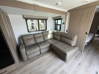 2027 Forest River ULTRALITE 2711RK Rockwood photo 17