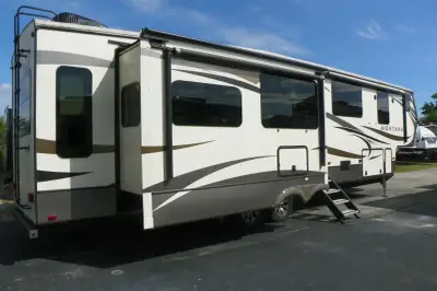 2018 Keystone Montana 3811MS photo 9