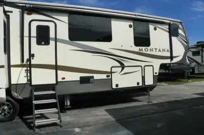 2018 Keystone Montana 3811MS photo 11