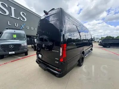 2026 Midwest Automotive Designs Luxe Cruiser D6 photo 3