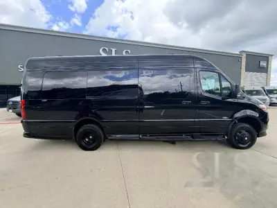2026 Midwest Automotive Designs Luxe Cruiser D6 photo 2