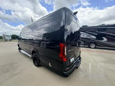 2026 Midwest Automotive Designs Luxe Cruiser D6 photo 8
