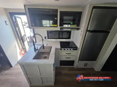2025 Palomino Puma Camping Edition 283BHCE photo 6