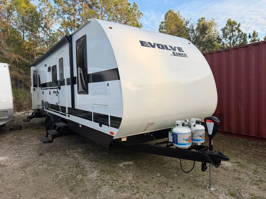 2026 Lance EVOLVE 2685 exterior