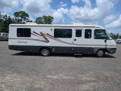 1999 Airstream Land Yacht 30J photo 2