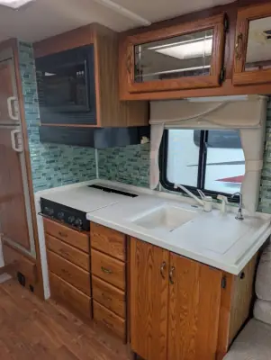 1999 Airstream Land Yacht 30J photo 8