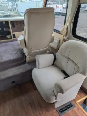 1999 Airstream Land Yacht 30J photo 6