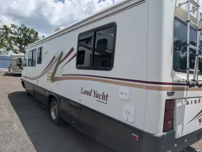 1999 Airstream Land Yacht 30J photo 4
