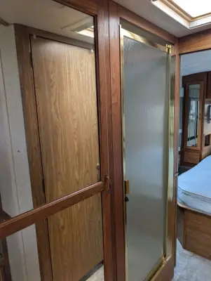 1999 Airstream Land Yacht 30J photo 13