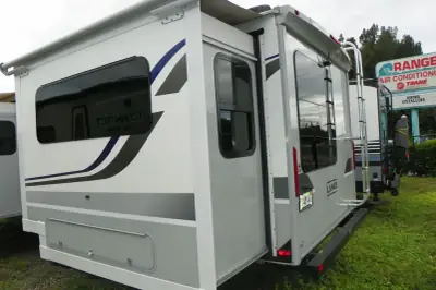 2021 Lance Lance Travel Trailers 2465 photo 9