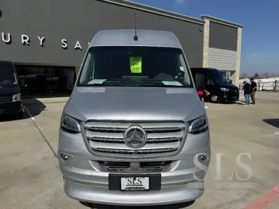 2026 Midwest Automotive Designs Luxe Cruiser D4 AWD photo 11