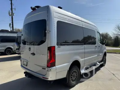 2026 Midwest Automotive Designs Luxe Cruiser D4 AWD photo 3
