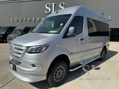2026 Midwest Automotive Designs Luxe Cruiser D4 AWD photo 10