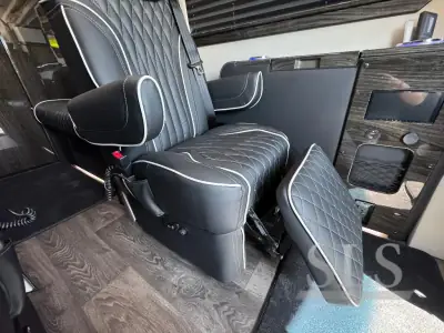 2026 Midwest Automotive Designs Luxe Cruiser D4 AWD photo 17