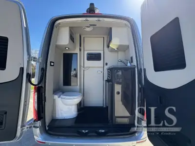 2026 Midwest Automotive Designs Luxe Cruiser D4 AWD photo 5