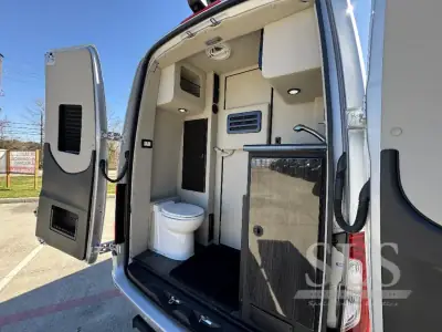 2026 Midwest Automotive Designs Luxe Cruiser D4 AWD photo 6