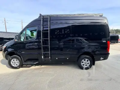 2026 Midwest Automotive Designs Luxe Cruiser D4 photo 9