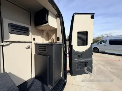 2026 Midwest Automotive Designs Luxe Cruiser D4 photo 7