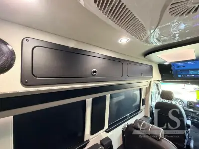 2026 Midwest Automotive Designs Luxe Cruiser D4 photo 35
