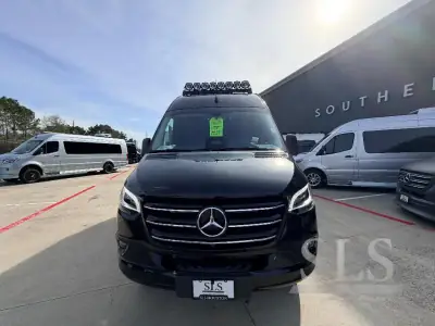 2026 Midwest Automotive Designs Luxe Cruiser D4 photo 11