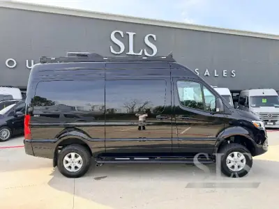 2026 Midwest Automotive Designs Luxe Cruiser D4 photo 2