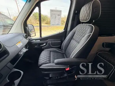 2026 Midwest Automotive Designs Luxe Cruiser D4 photo 21