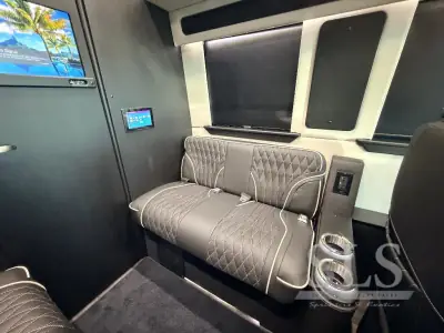2026 Midwest Automotive Designs Luxe Cruiser D4 photo 31