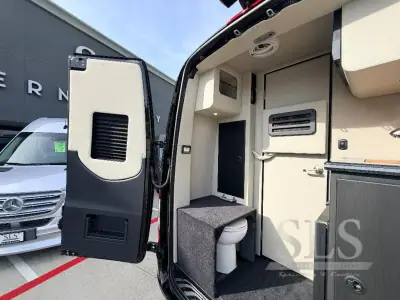 2026 Midwest Automotive Designs Luxe Cruiser D4 photo 6