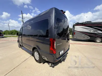 2024 Midwest Automotive Designs Luxe Cruiser D4 photo 8