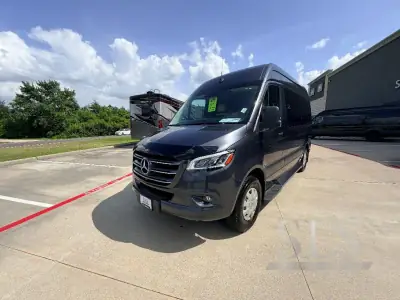 2024 Midwest Automotive Designs Luxe Cruiser D4 photo 10