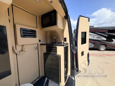 2024 Midwest Automotive Designs Luxe Cruiser D4 photo 7