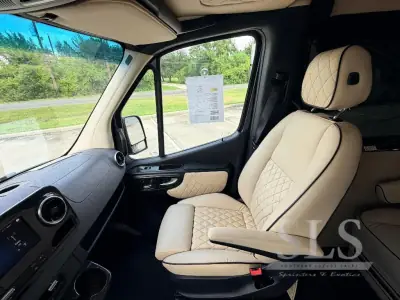 2024 Midwest Automotive Designs Luxe Cruiser D4 photo 17