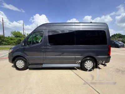 2024 Midwest Automotive Designs Luxe Cruiser D4 photo 9