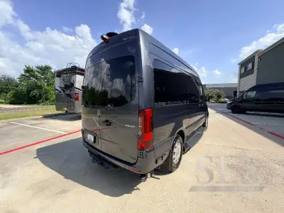2024 Midwest Automotive Designs Luxe Cruiser D4 photo 3