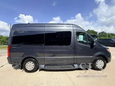 2024 Midwest Automotive Designs Luxe Cruiser D4 photo 2