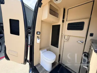 2024 Midwest Automotive Designs Luxe Cruiser D4 photo 6
